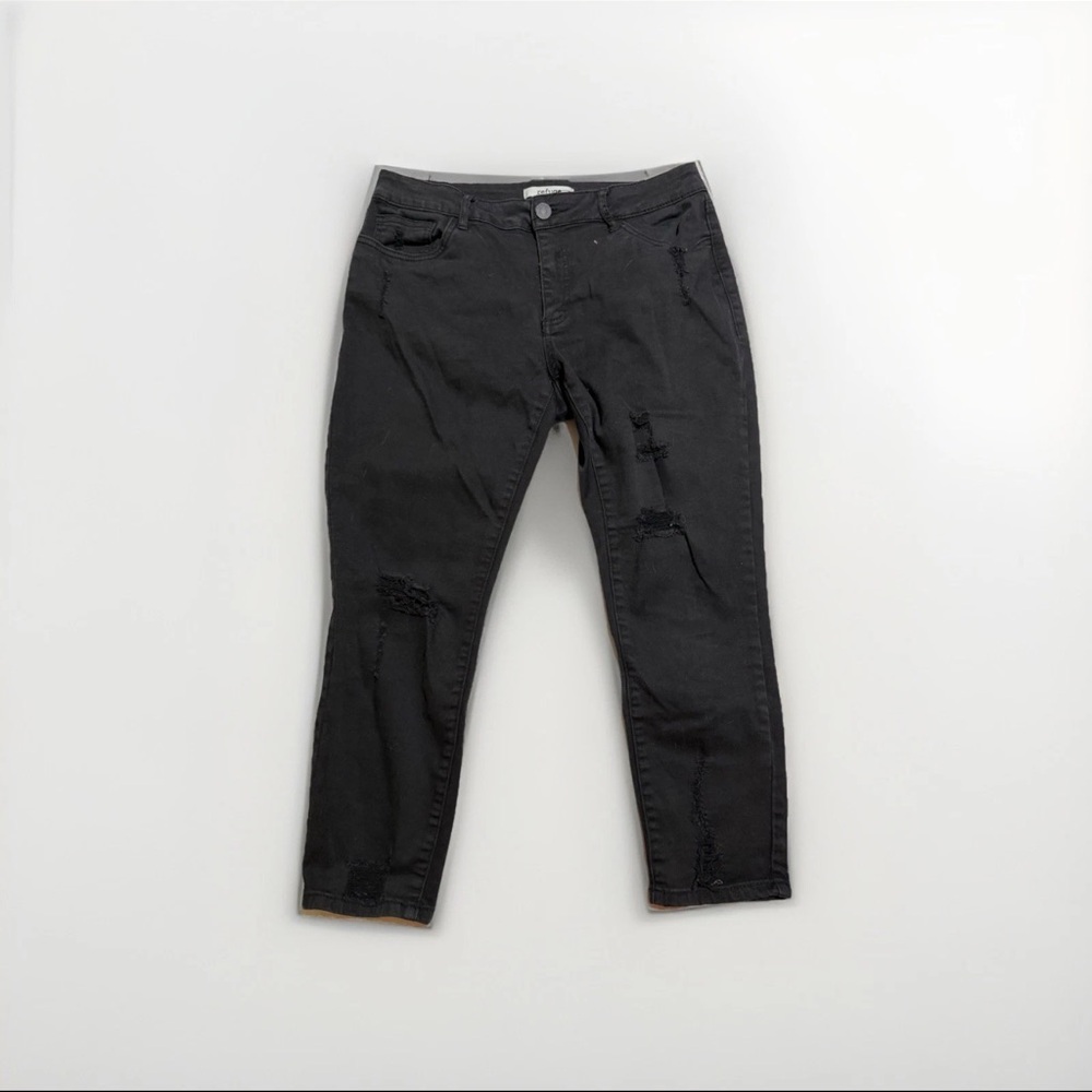 refuge brand black distressed capris, women's size 10